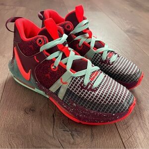 Nike LeBron Witness 7 Team Red Jade 5Y Sneakers